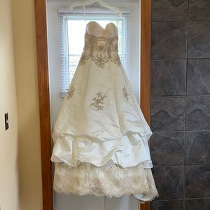 Olga Cassini Wedding dress.